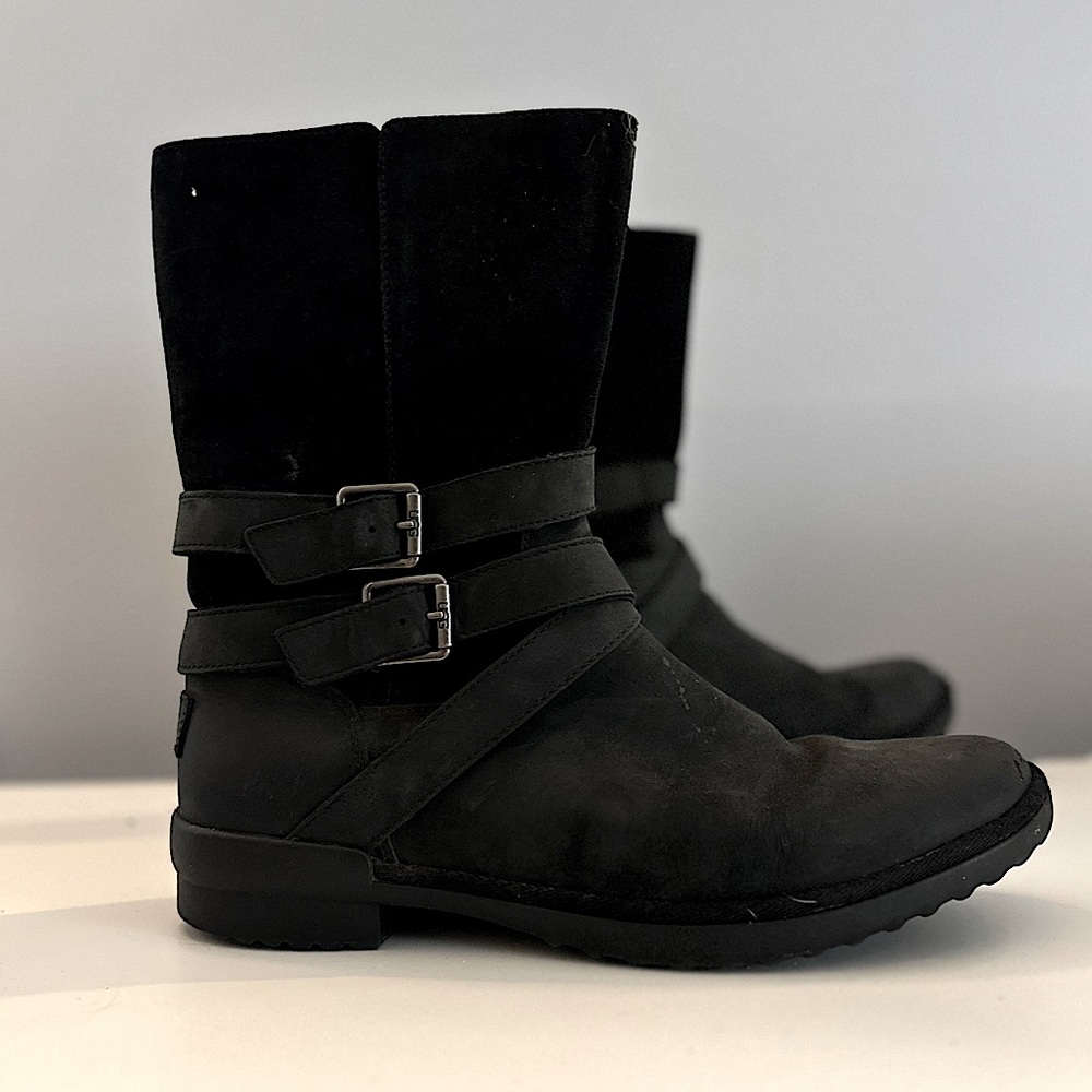 Ugg Lorna Black suede leather lined winter boot size 10. Waterproof